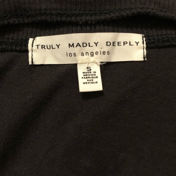 URBAN OUTFITTERS TRULY MADLY DEEPLY Graphic Cutout Tee Size S - Picture 3 of 4